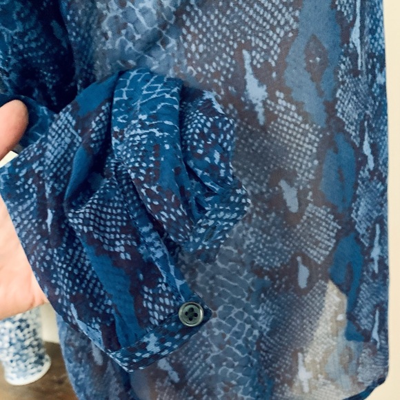 HP 🎉 BANANA REPUBLIC Python Print Blouse - Picture 9 of 12
